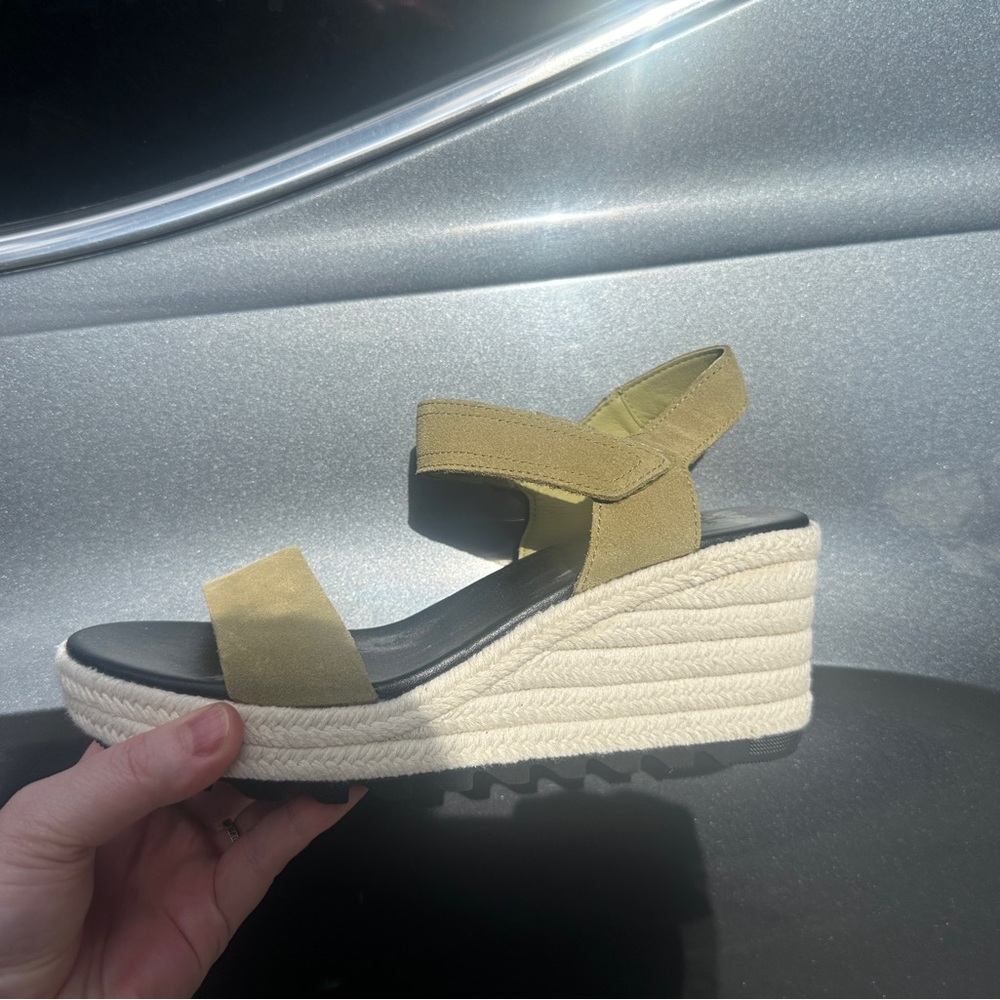 Sorel Women's Cameron Wedge Sandals Green 8